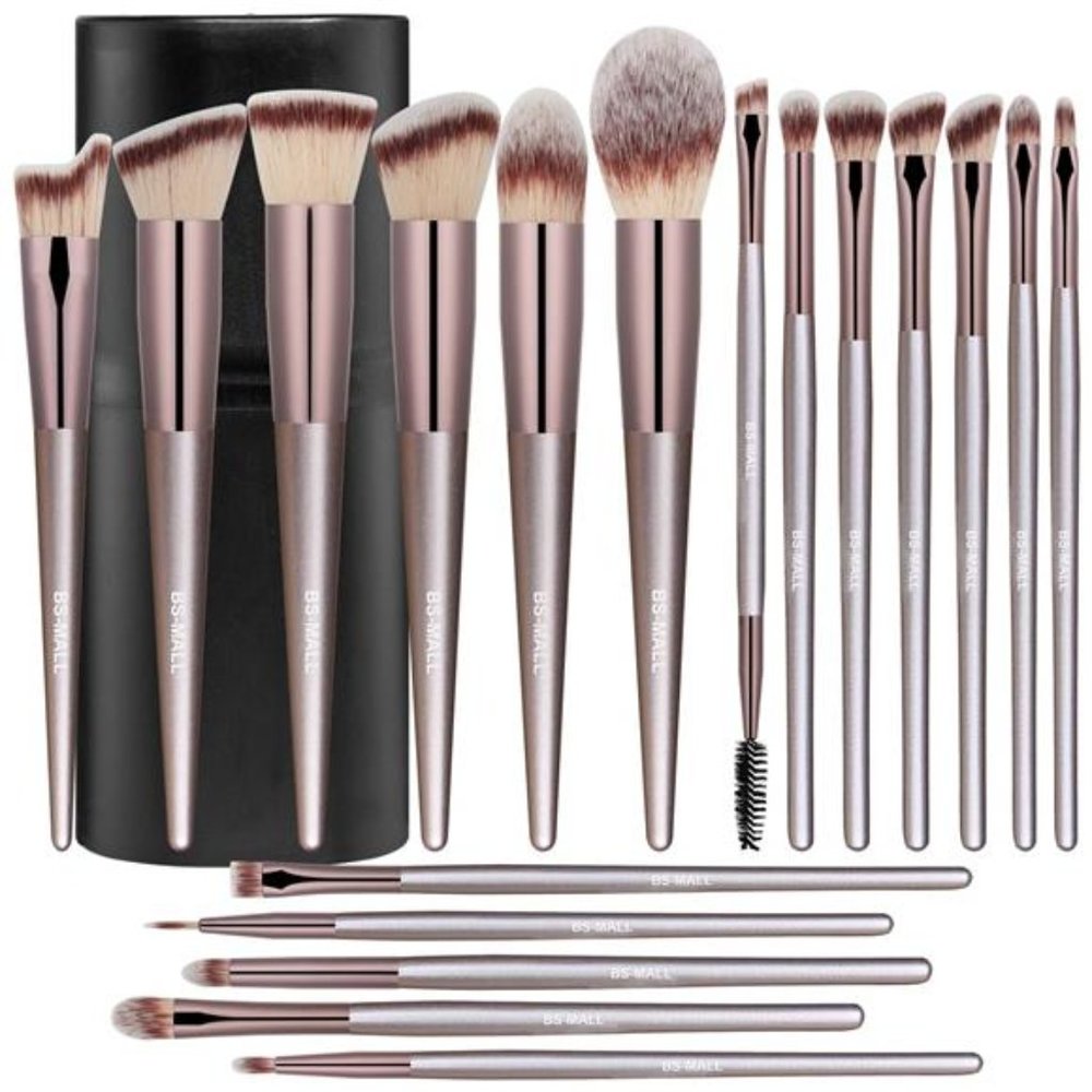 New With Box - Makeup Brush Set 18 Pcs Premium Makeup Brushes with black case